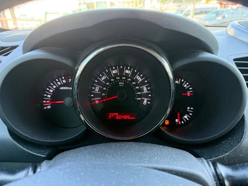 Used 2011 Red Kia Plus image 11