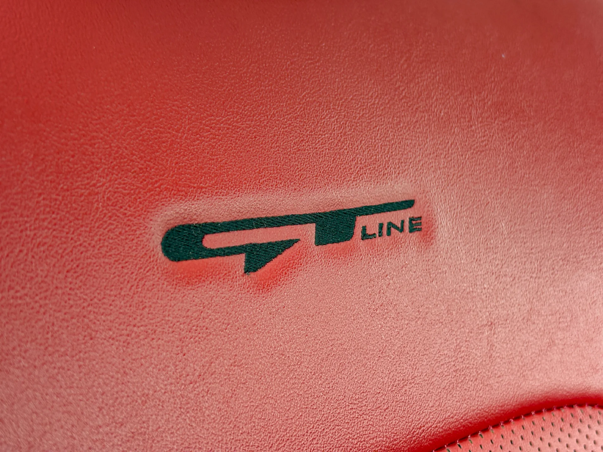 Used 2022 White Kia GT-Line image 28