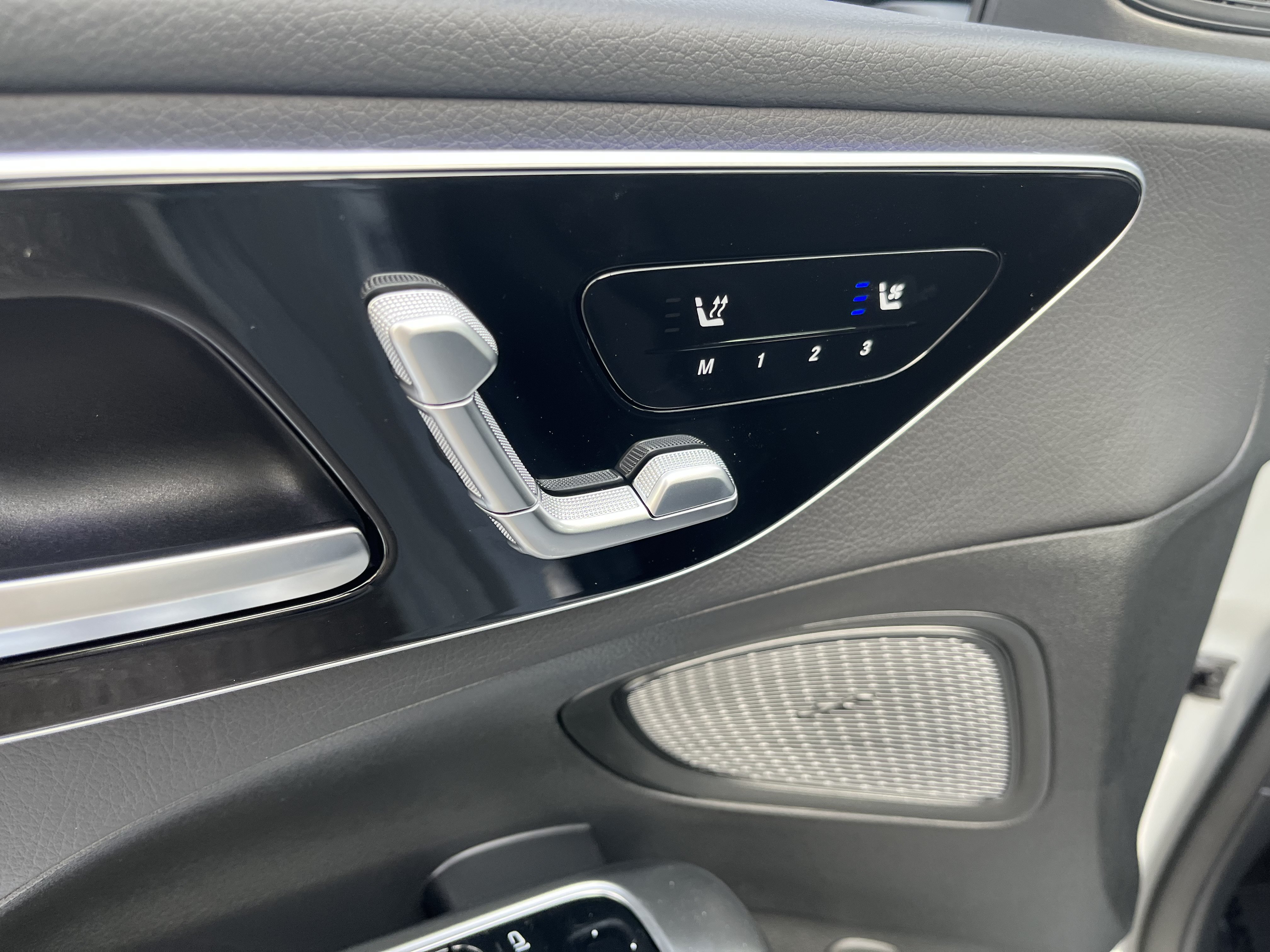 New 2026 MANUFAKTUR Alpine Grey Mercedes-Benz C 300 image 14