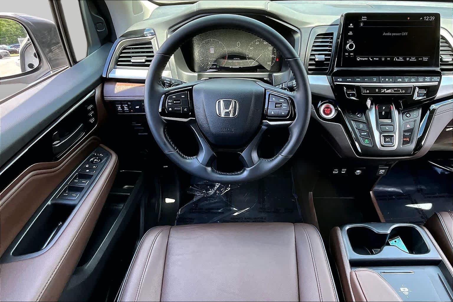 Used 2025 Platinum White Pearl Honda Touring image 6