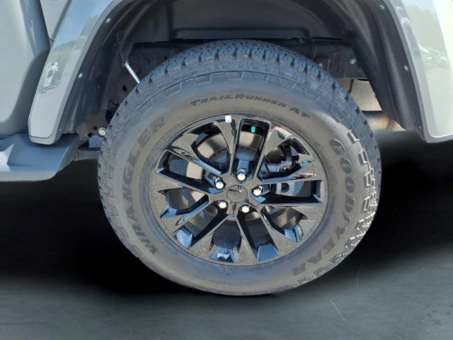 Used 2023 Gray Jeep High Altitude image 13