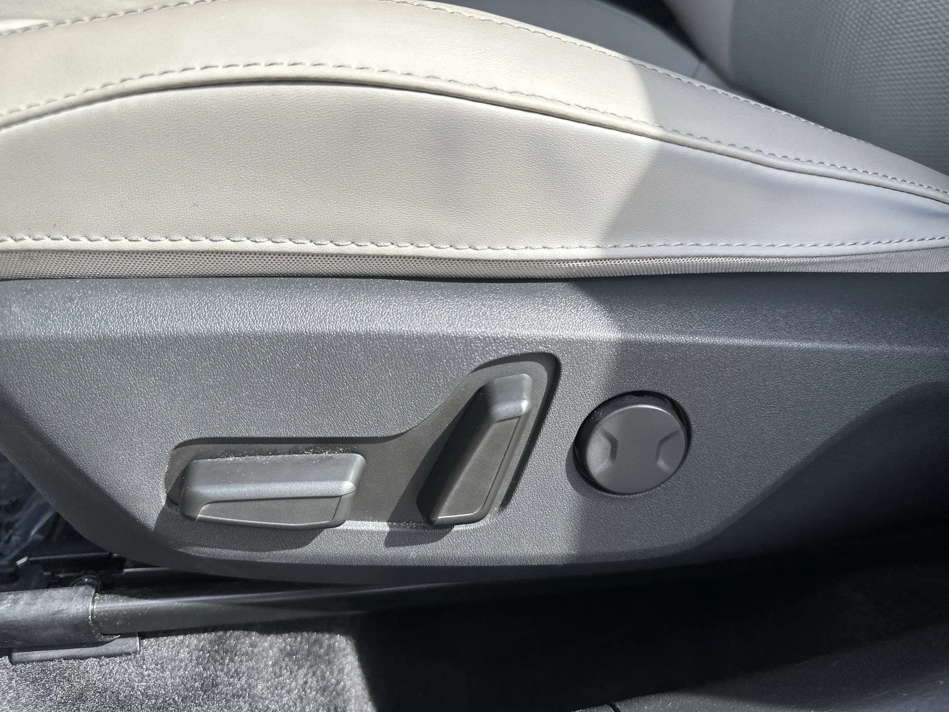 Certified Used 2023 Runway Red Kia EX image 14