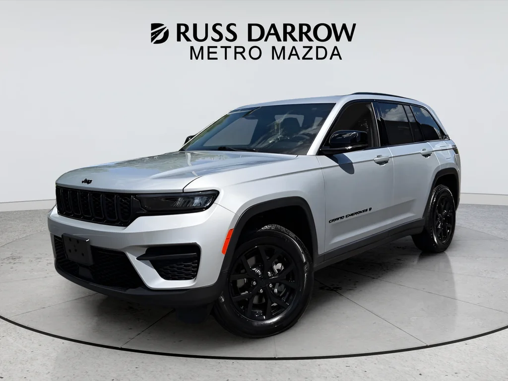 Used 2025 Silver Jeep Altitude image 1