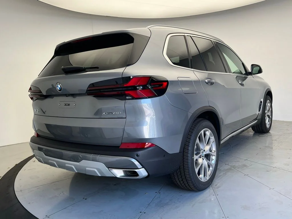 New 2026 Skyscraper Grey Metallic BMW xDrive40i image 3