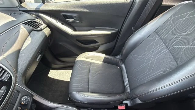 Used 2018 NIGHTFALL GRAY METALLIC Chevrolet LT image 12