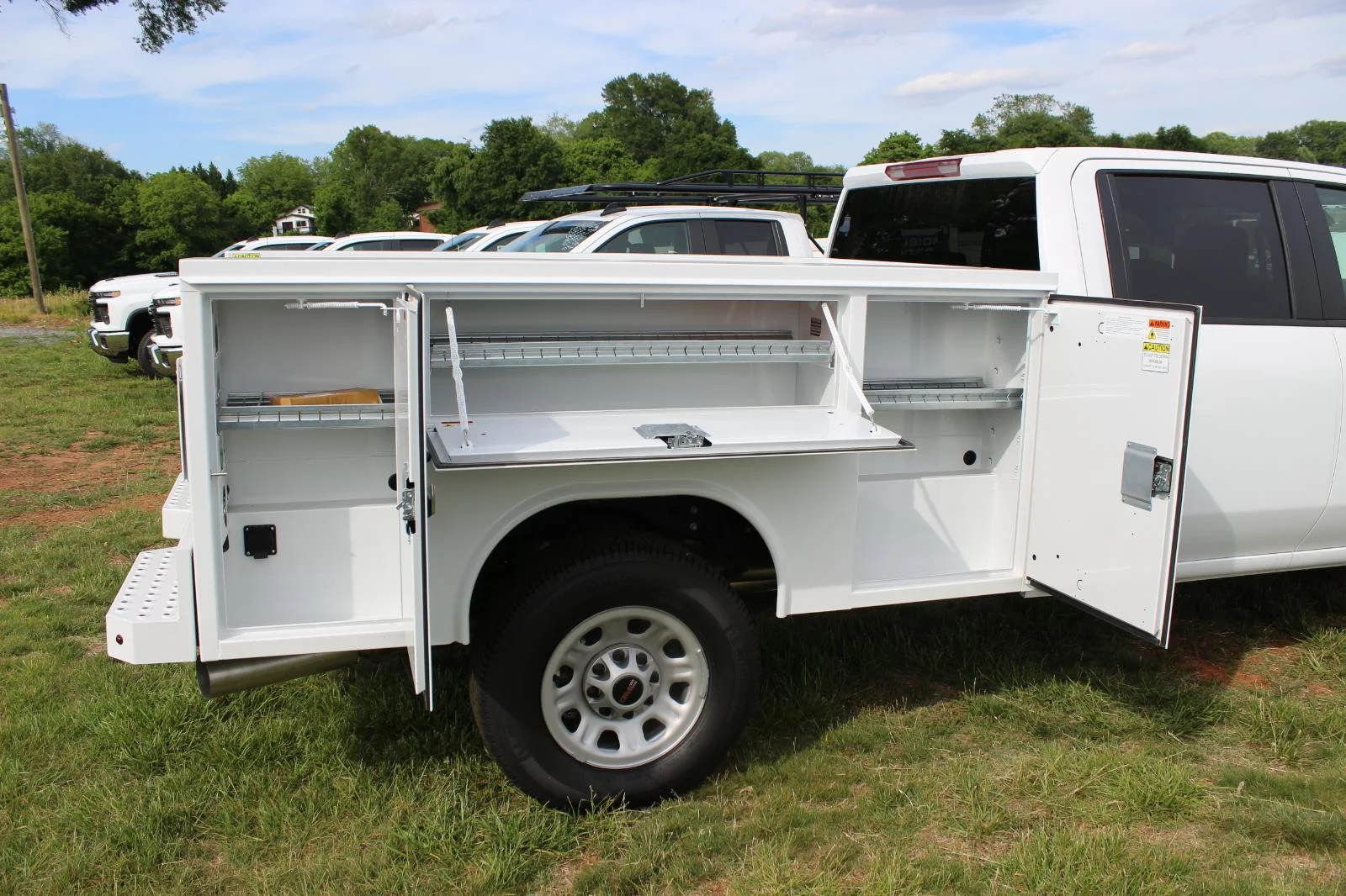 New 2025 Summit White GMC Pro image 12