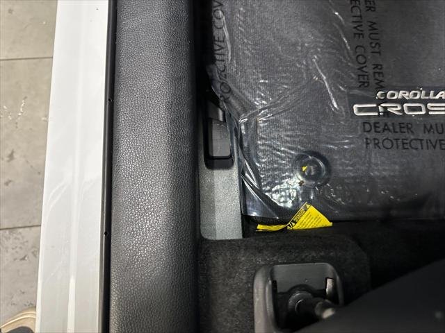 Certified Used 2022 Wind Chill Pearl Toyota L image 21