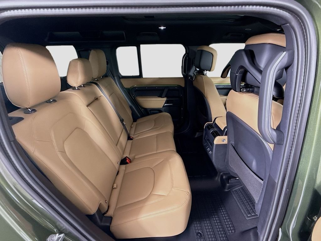 New 2026 Woolstone Green Land Rover X-Dynamic SE image 23
