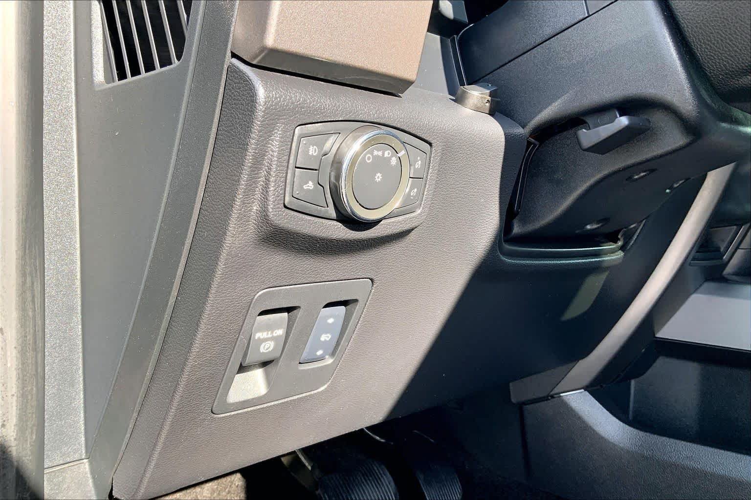 Used 2015 Tuxedo Black Metallic Ford XLT image 28