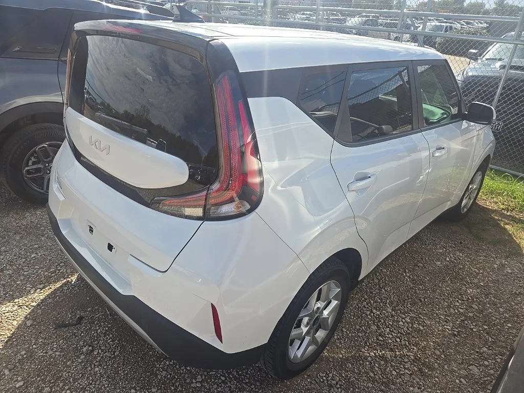 Used 2024 White Kia LX image 4