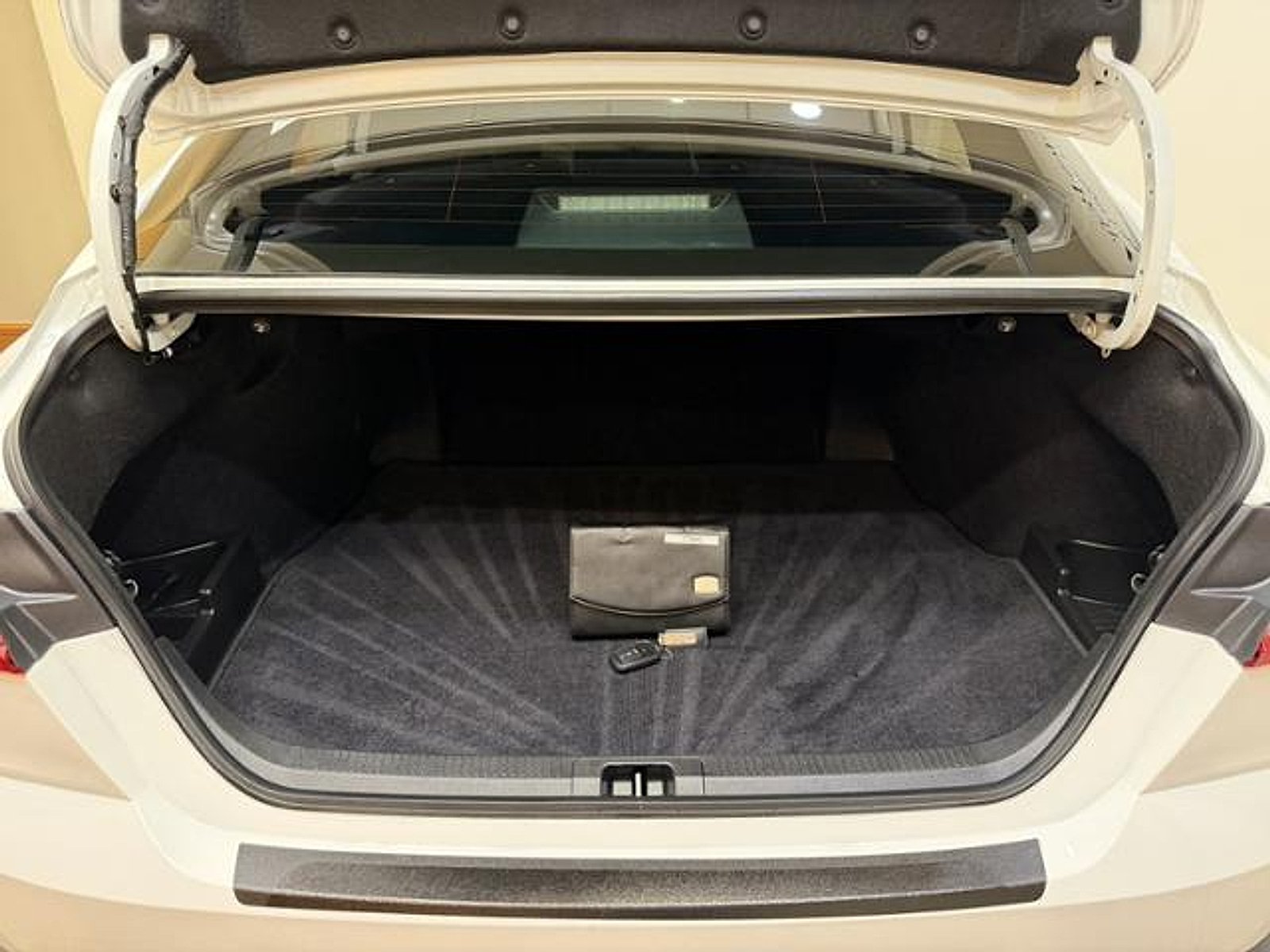 Used 2025 White Toyota  image 27