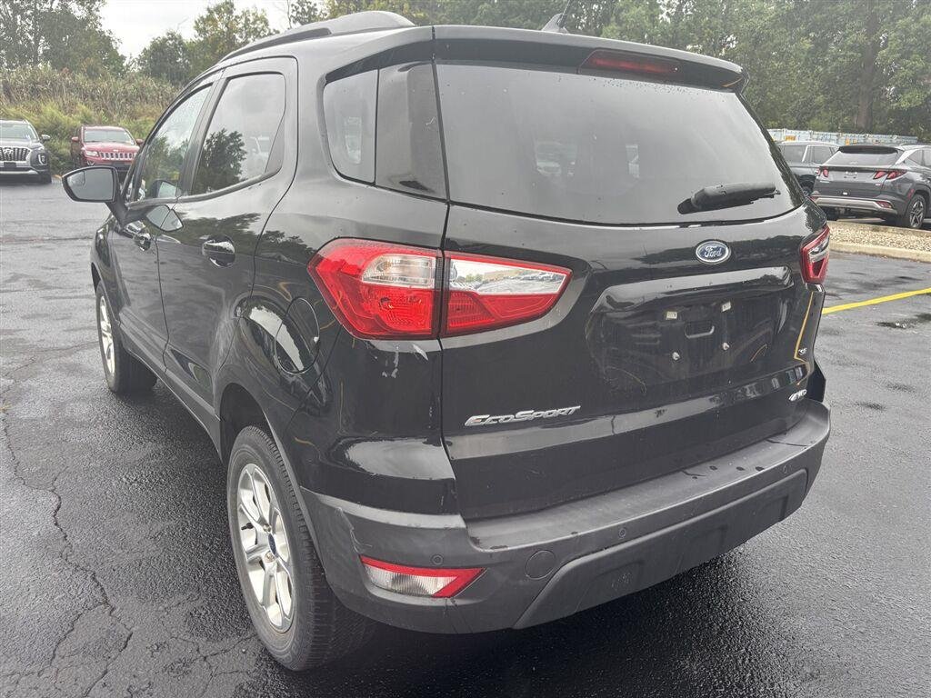 Used 2020 Shadow Black Ford SE image 5