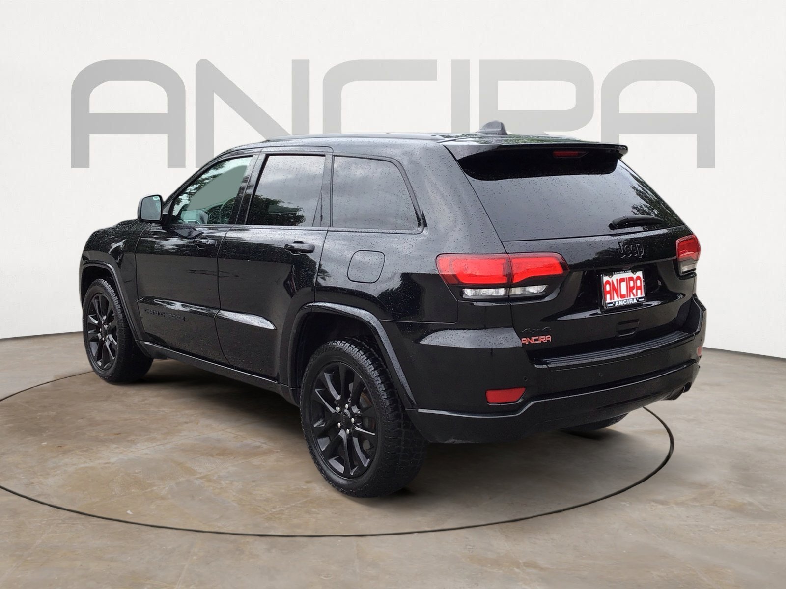 Used 2018 Diamond Black Crystal Pearlcoat Jeep Altitude image 10