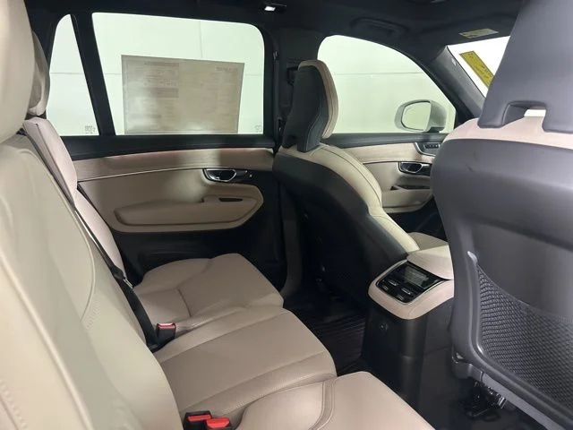 2025 Volvo XC90 Core - Photo 18