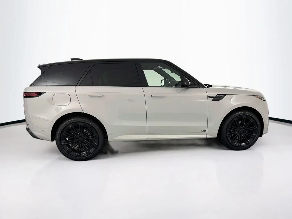 New 2026 Borasco Grey Land Rover Dynamic SE image 4