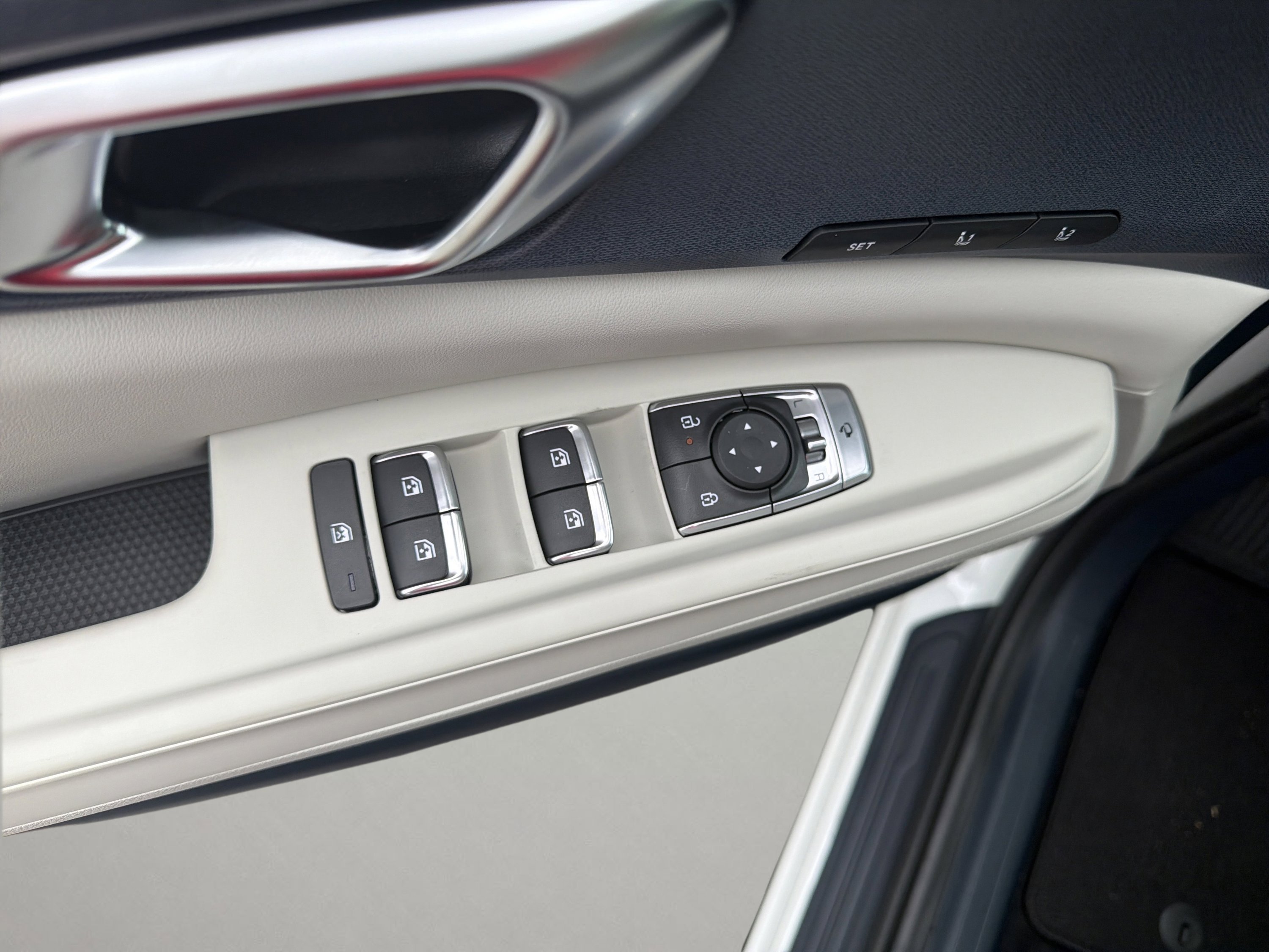 New 2026 Snow White Pearl Kia EX image 17