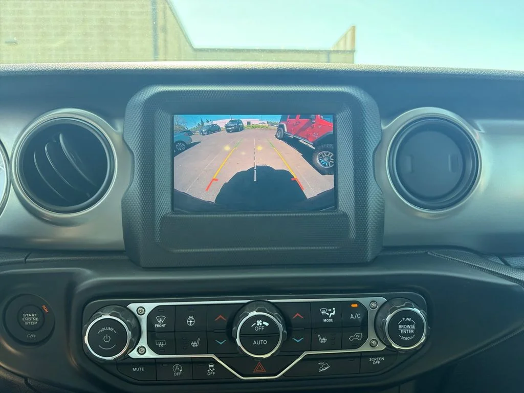 Used 2019 Red Jeep Sport S image 17