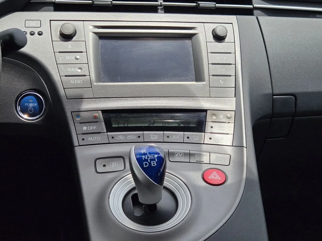Used 2015 Silver Toyota Two image 16