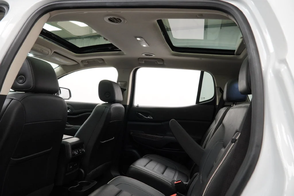 Used 2023 White Frost Tricoat GMC Denali image 5