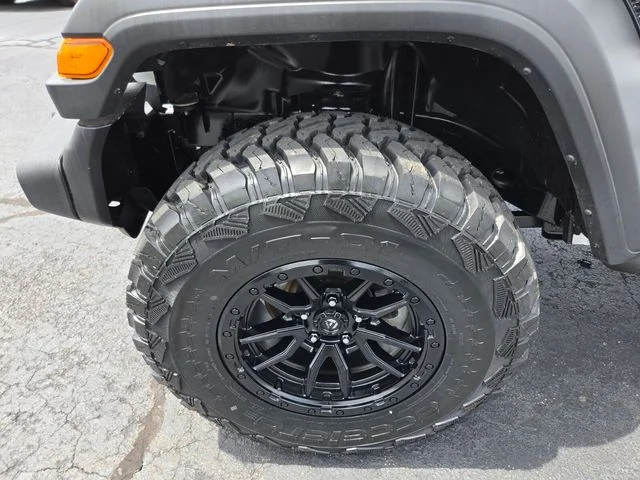 Used 2025 White Jeep Sport S image 25