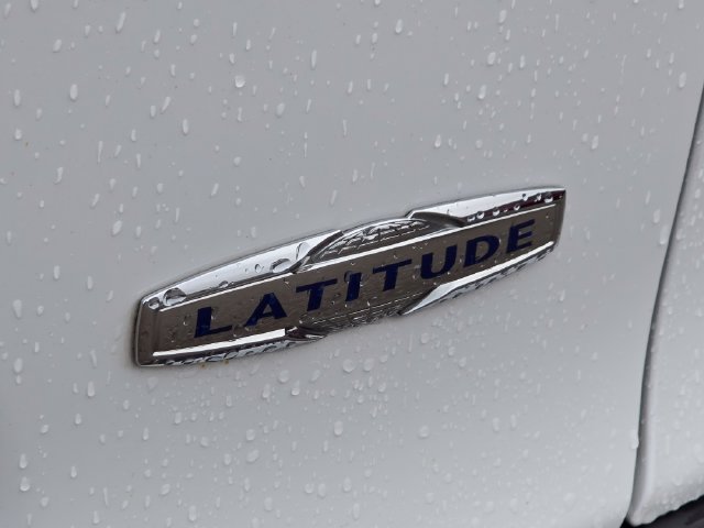 Used 2020 Bright White Clearcoat Jeep Latitude image 18