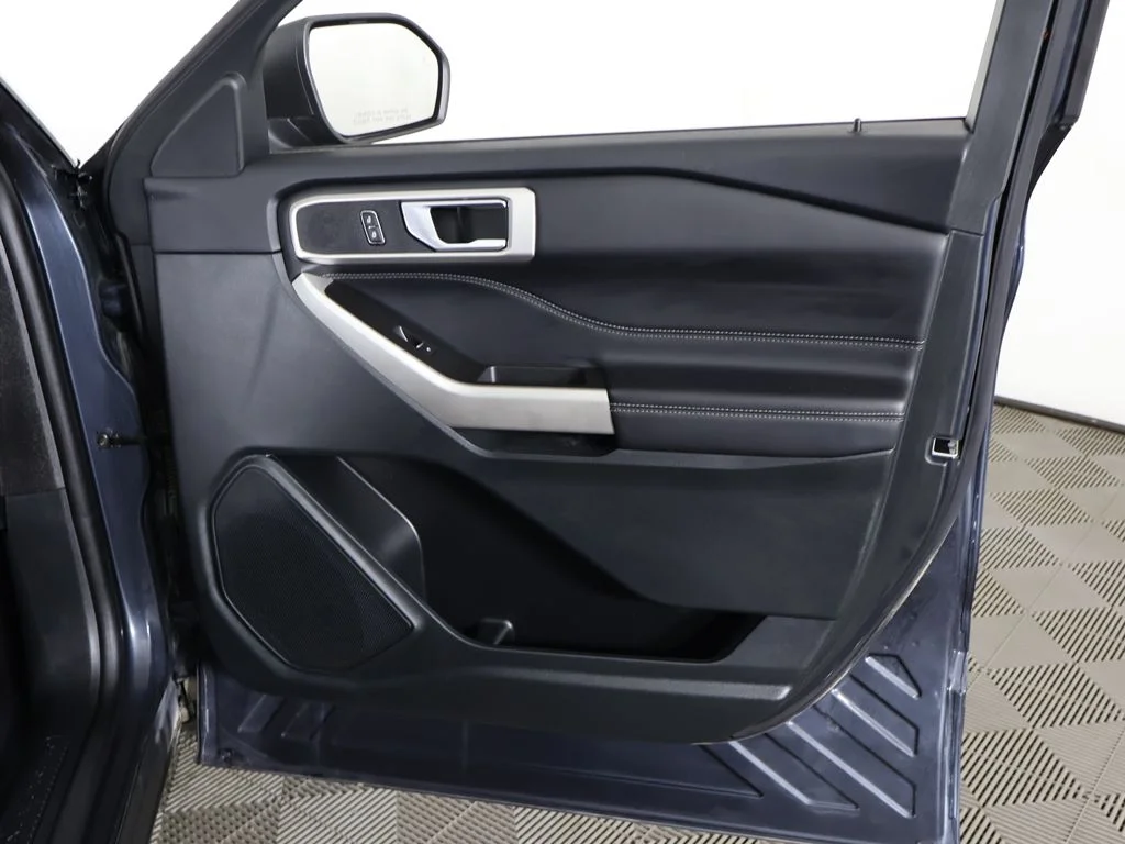 Used 2024 Blue Ford XLT image 18
