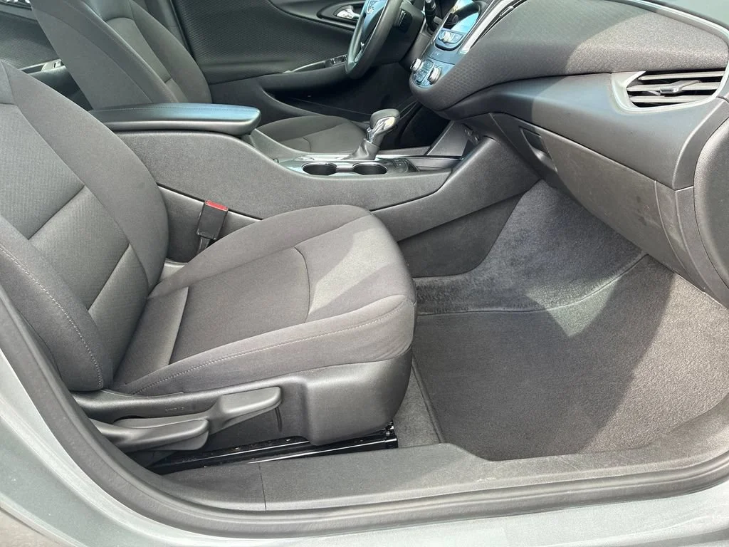 Used 2025 Sterling Gray Metallic Chevrolet 1LT image 27