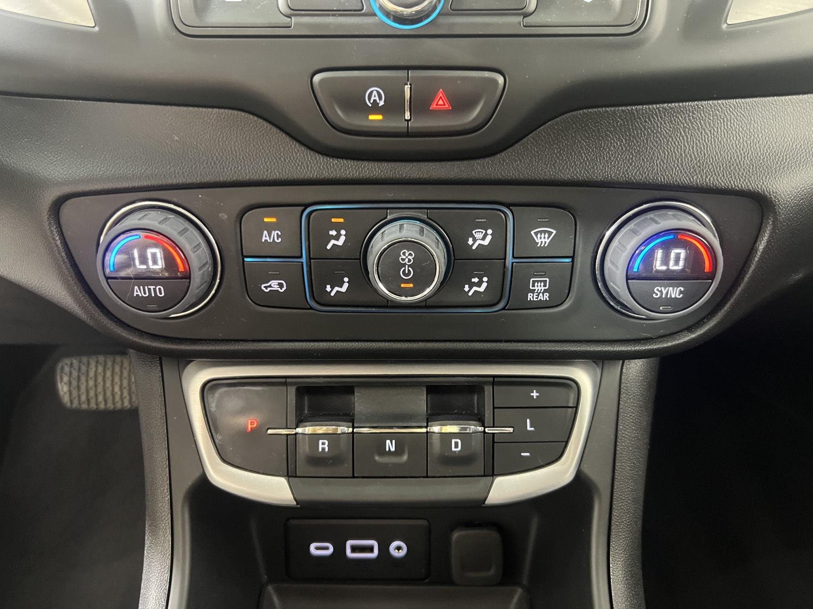 Used 2024 Summit White GMC SLE image 19