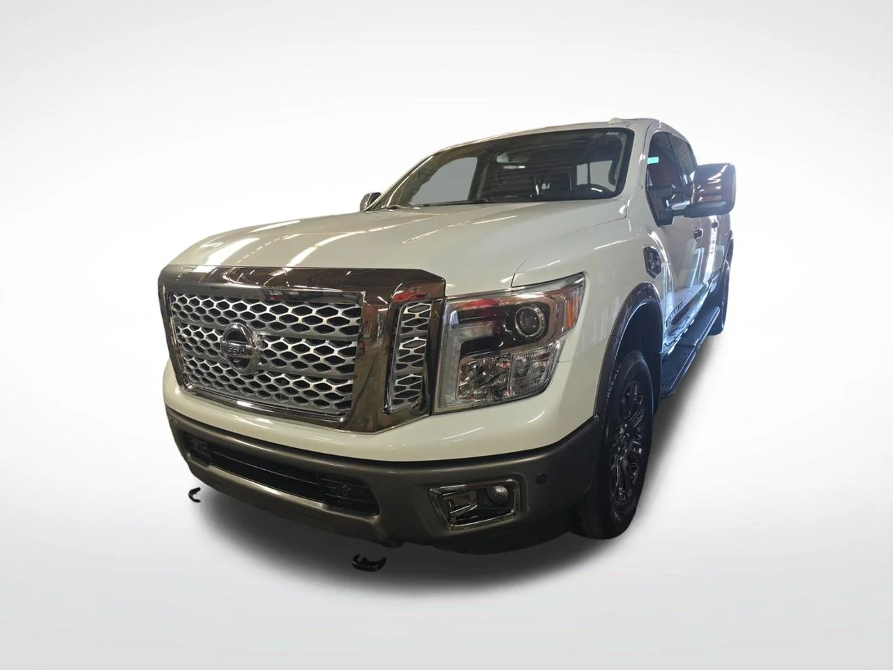 Used 2019 White Nissan Platinum Reserve image 3