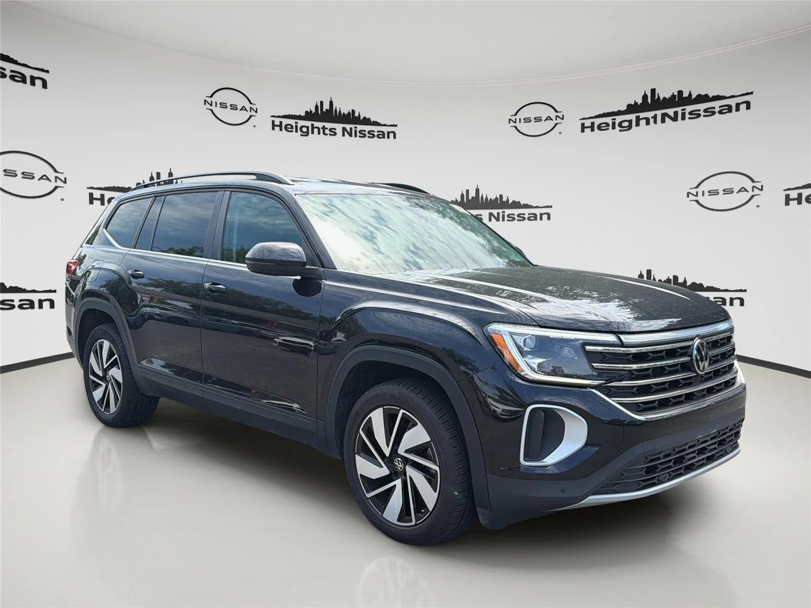 2025 Volkswagen Atlas SE w/Tech - Photo 6
