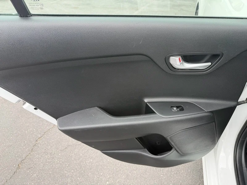 Used 2022 Clear White Kia LX image 18