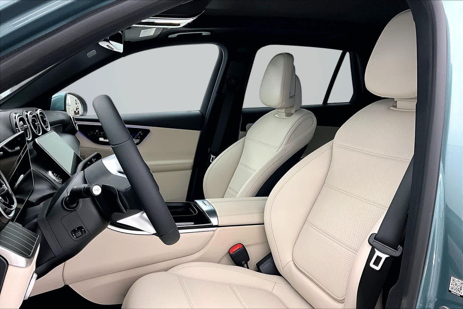 New 2026 Verde Silver Metallic Mercedes-Benz GLC 300 image 11