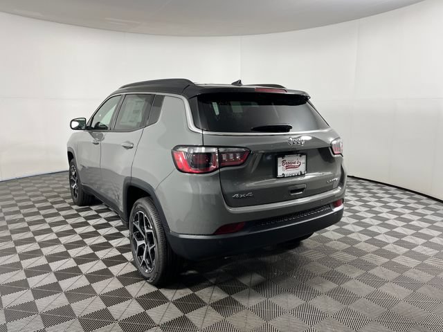 New 2026 Sting-Gray Clear-Coat Exterior Paint Jeep Limited image 6