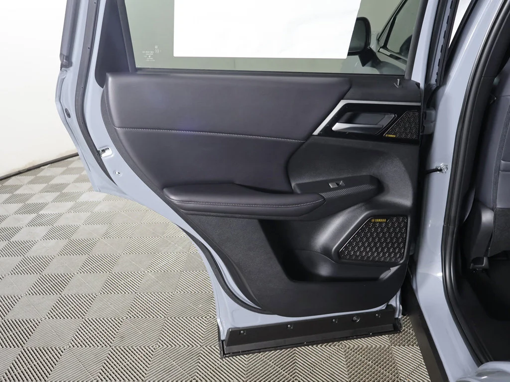 New 2026 Gray Mitsubishi SE image 26