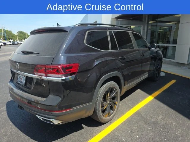 Used 2022 Deep Black Pearl Effect Volkswagen 3.6L V6 SE w/Technology image 6