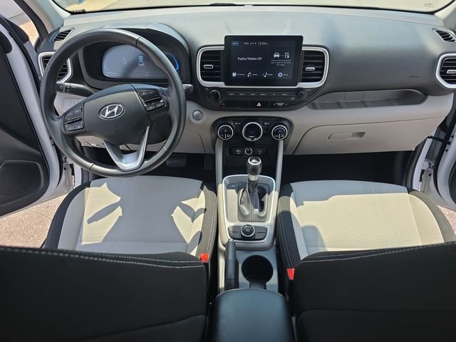 Used 2025 White Hyundai SEL image 10