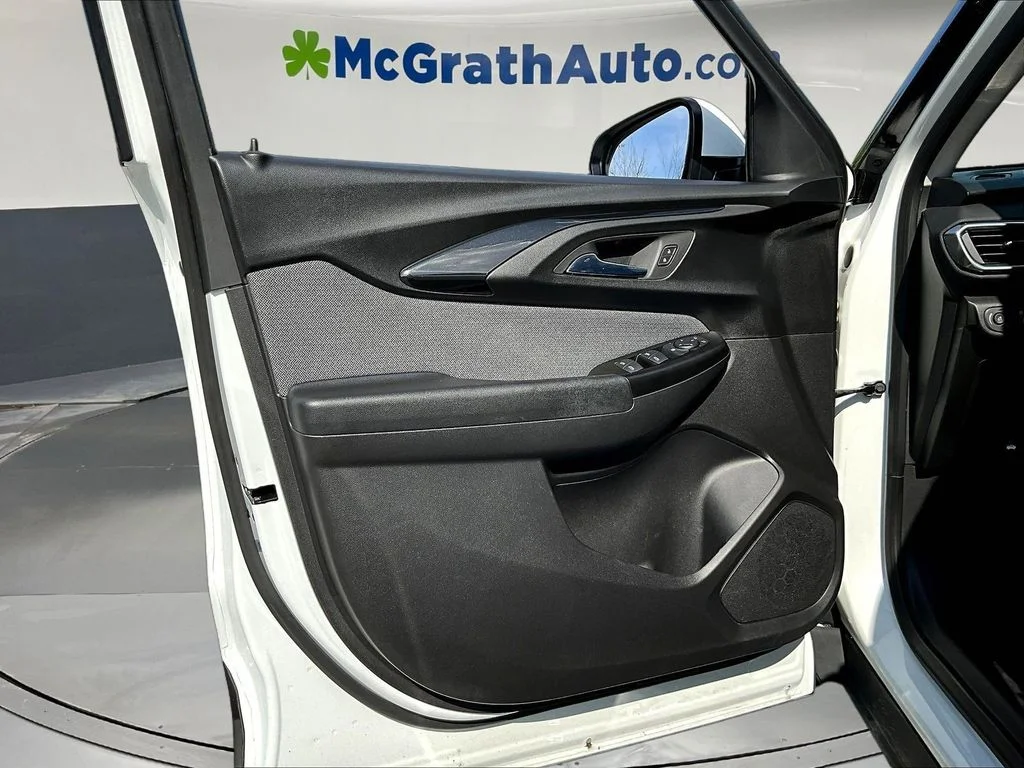 Used 2023 White Chevrolet LT image 22
