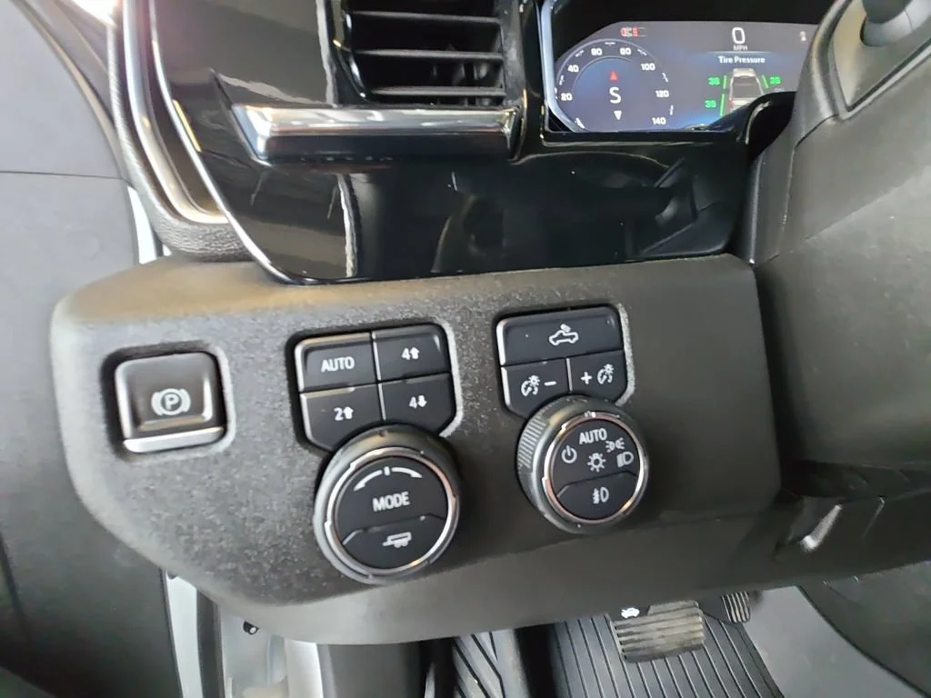 Used 2024 Summit White Chevrolet RST image 26