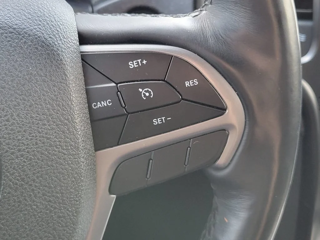 Used 2018 Red Jeep Altitude 4x4 image 29