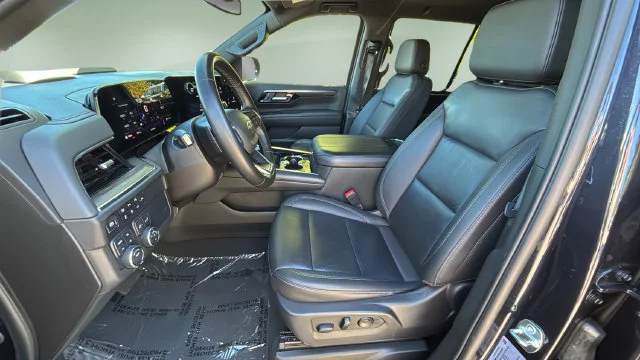 Used 2025 Gray Chevrolet Z71 image 18