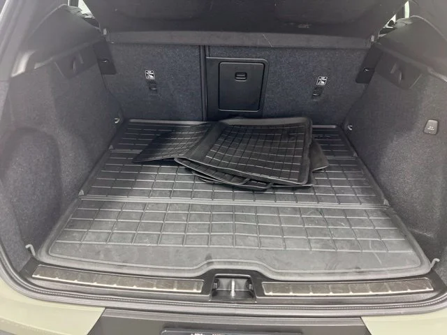 Used 2023 Green Volvo Ultimate image 9