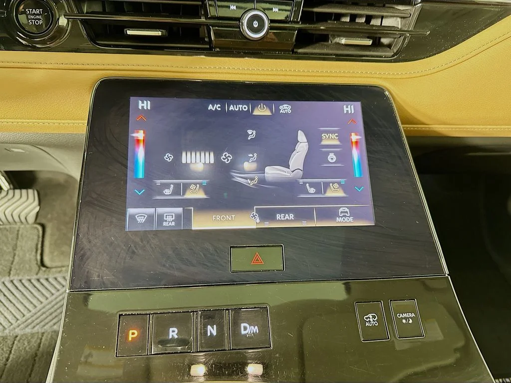 Used 2025 White INFINITI LUXE image 22