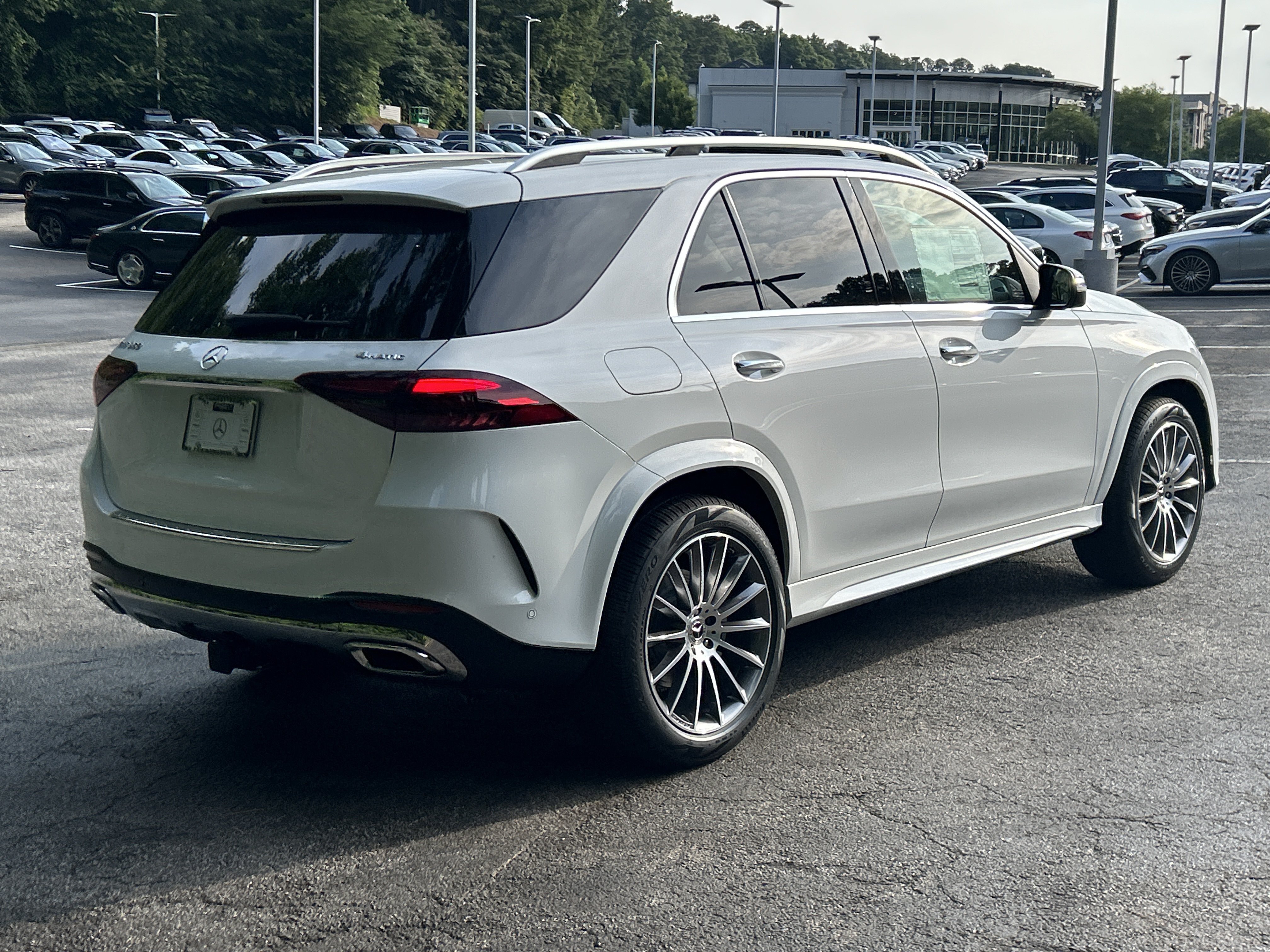 New 2026 MANUFAKTUR Moonlight White Metallic Mercedes-Benz GLE 350 4MATIC® SUV image 6