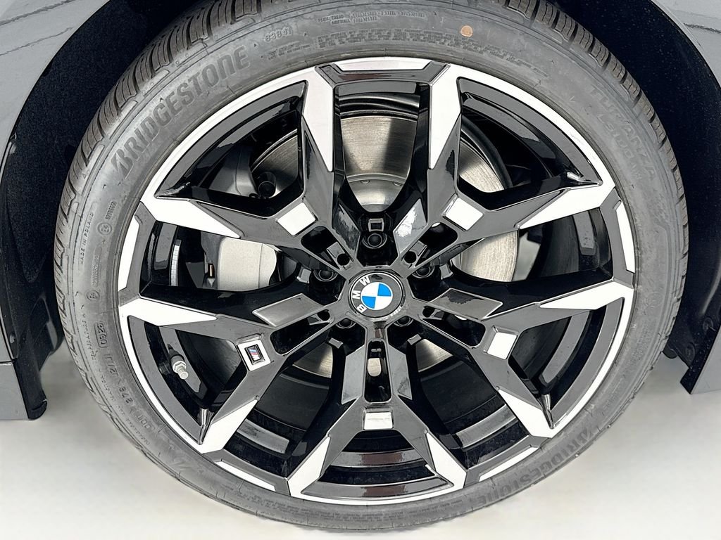 New 2026 Black Sapphire Metallic BMW 330i image 31