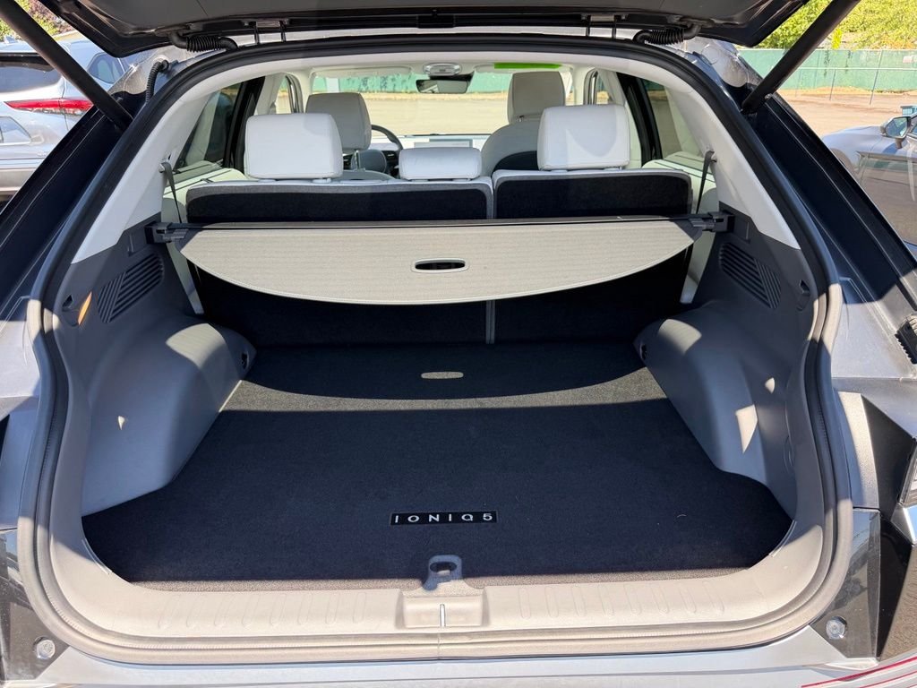Used 2023 Abyss Black Hyundai Limited image 9
