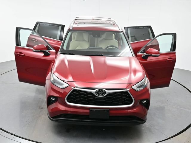 Used 2022 Ruby Flare Pearl Toyota XLE image 45