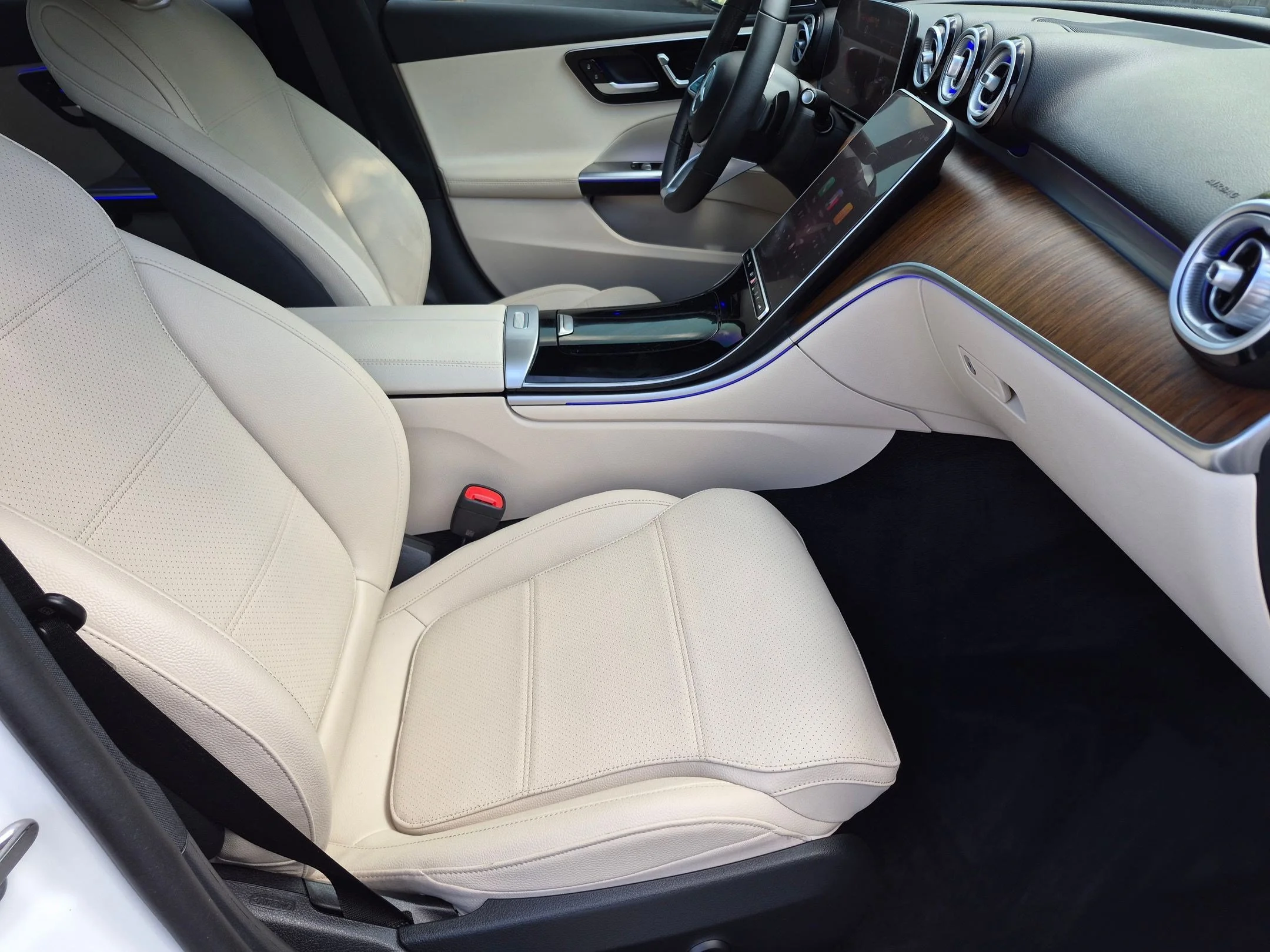 Used 2025 White Mercedes-Benz C 300 image 27