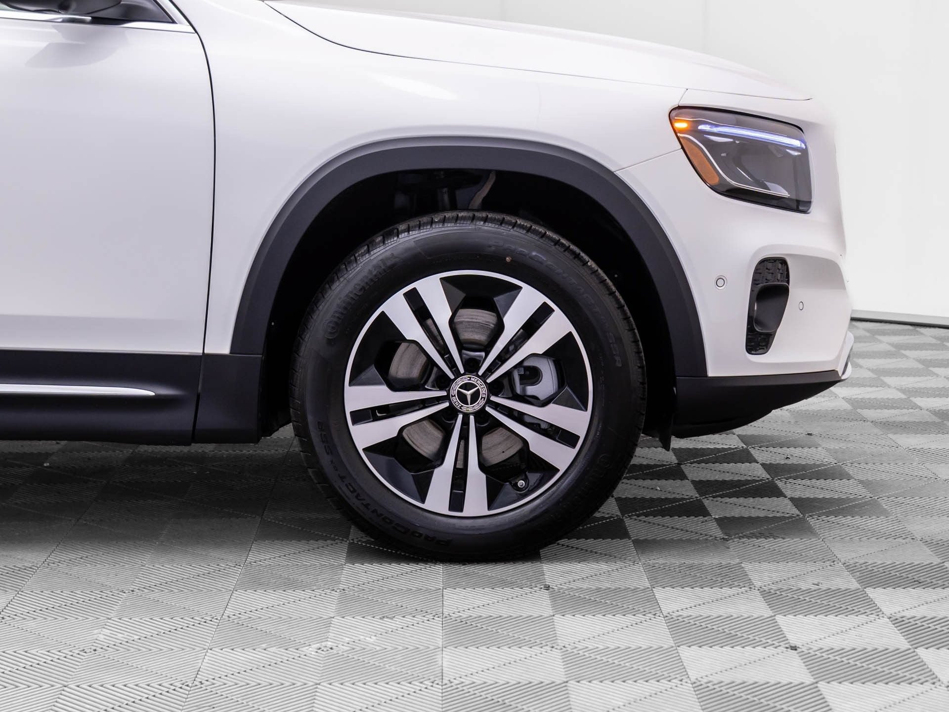 New 2026 Polar White Mercedes-Benz GLB 250 image 81