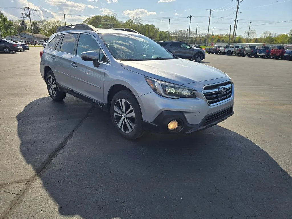 Used 2018 Subaru Outback Limited with VIN 4S4BSANC5J3338999 for sale in Vicksburg, MI