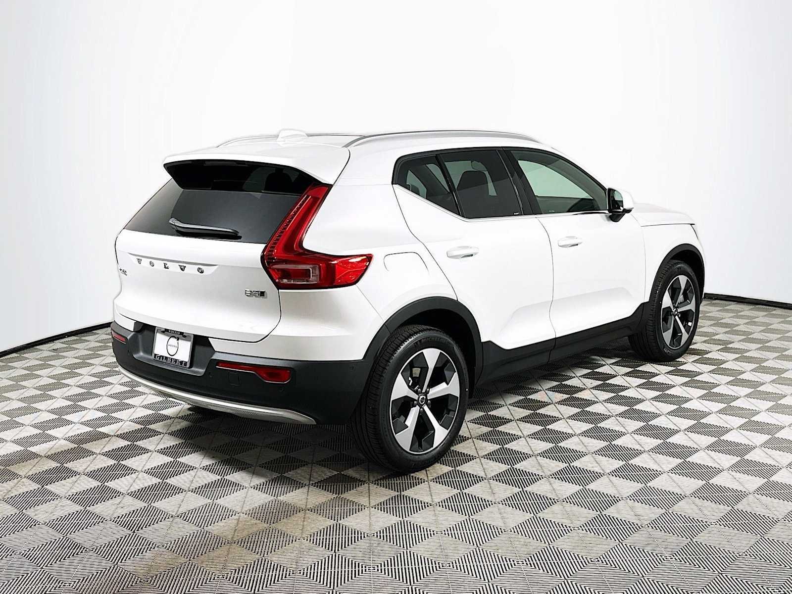 2025 Volvo XC40 Plus - Photo 6